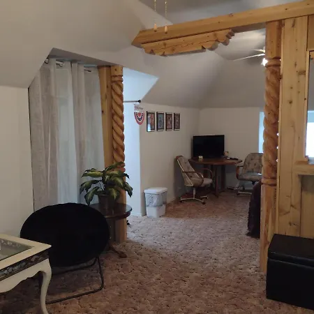 Quiet Upstairs Studio Close To Town 420 Friendly